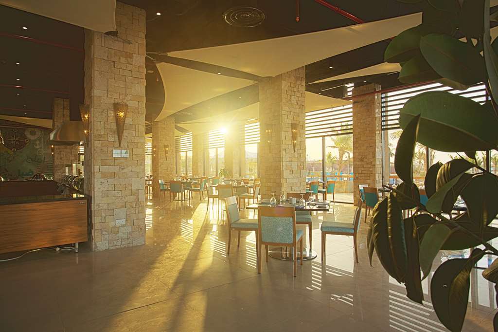 Golden Tulip Sharma Resort Nhà hàng bức ảnh